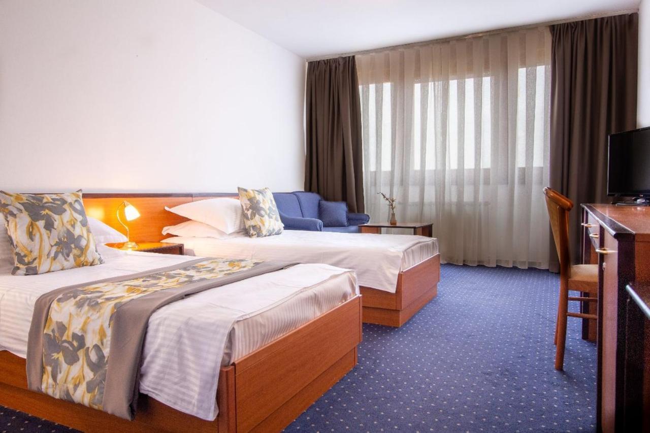Hotel Novi Zagreb Exterior photo