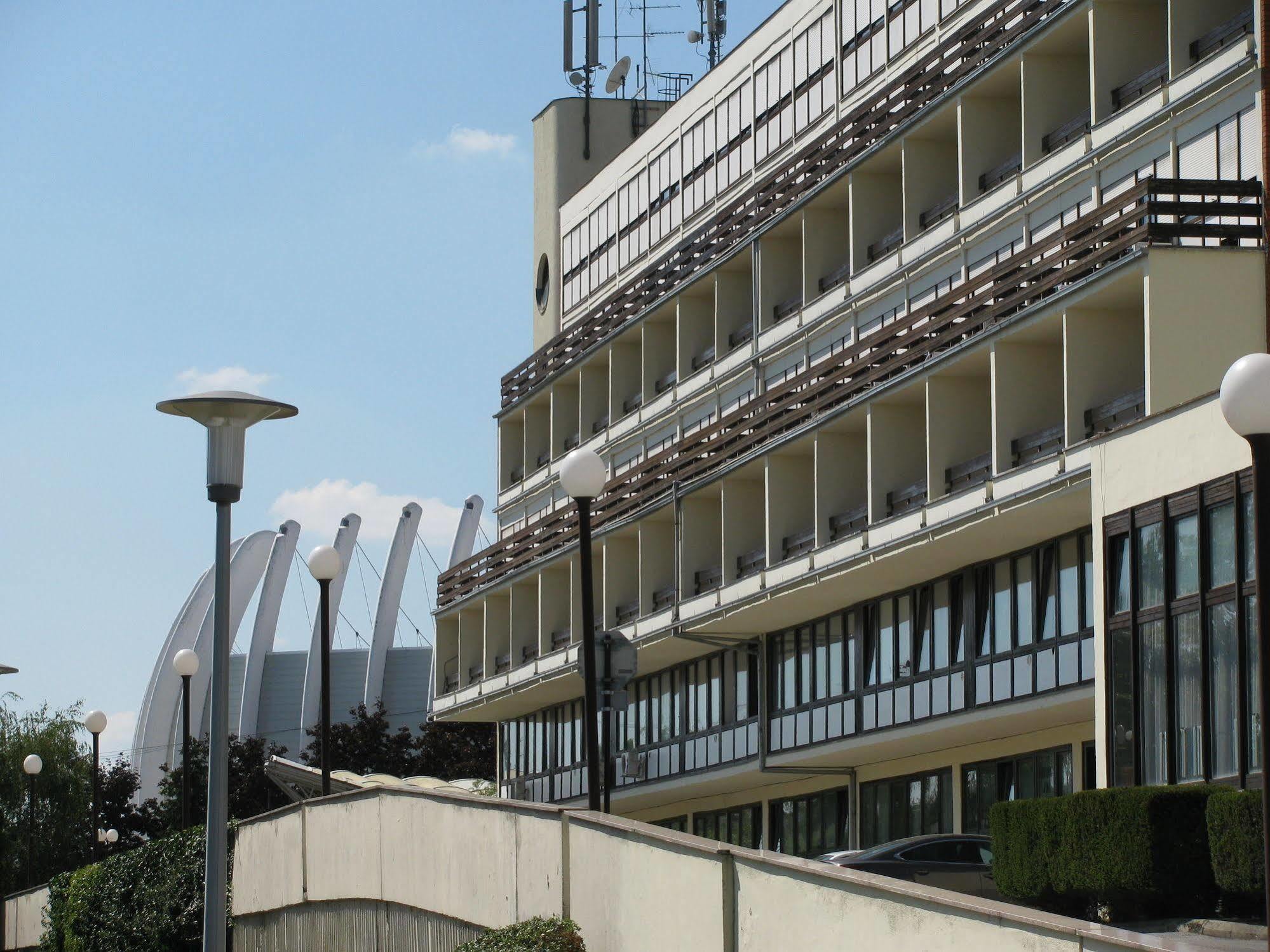 Hotel Novi Zagreb Exterior photo