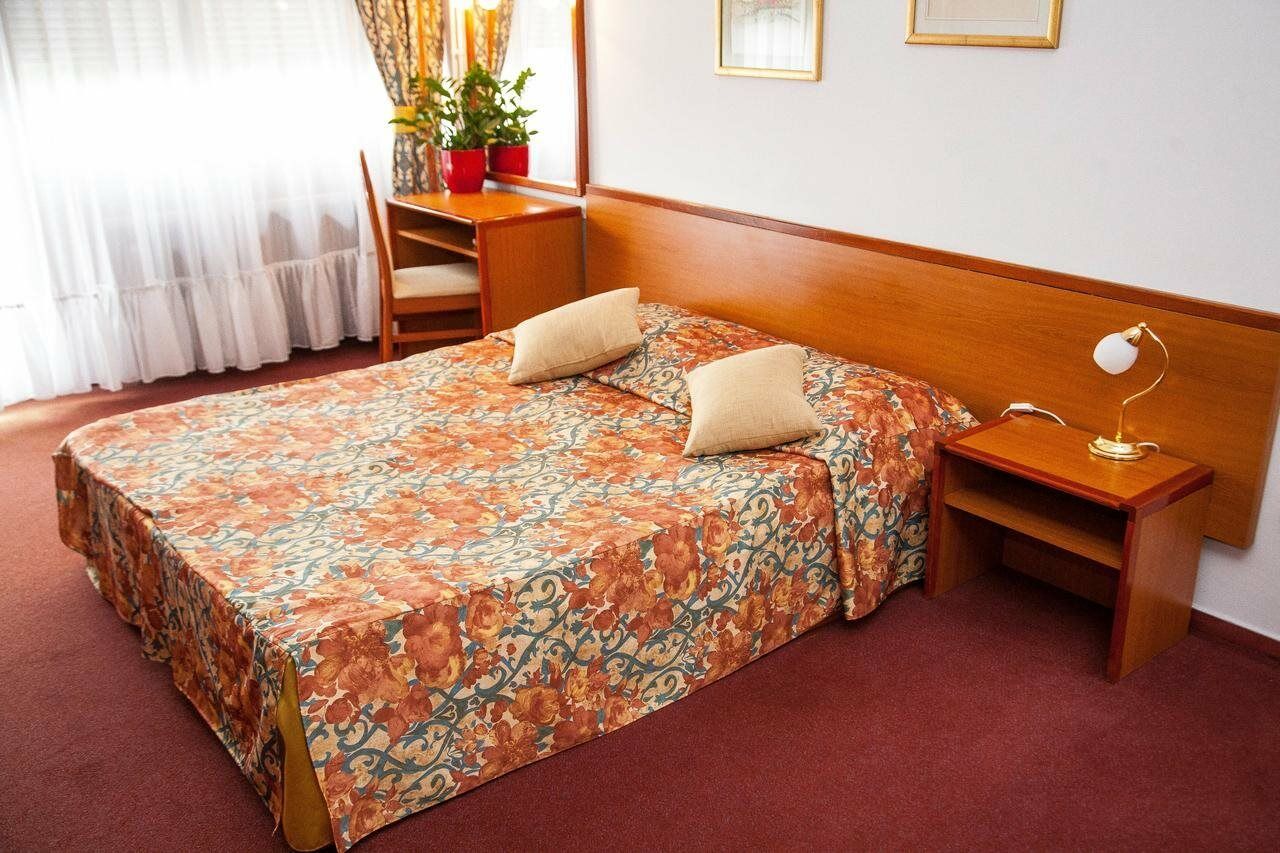 Hotel Novi Zagreb Exterior photo